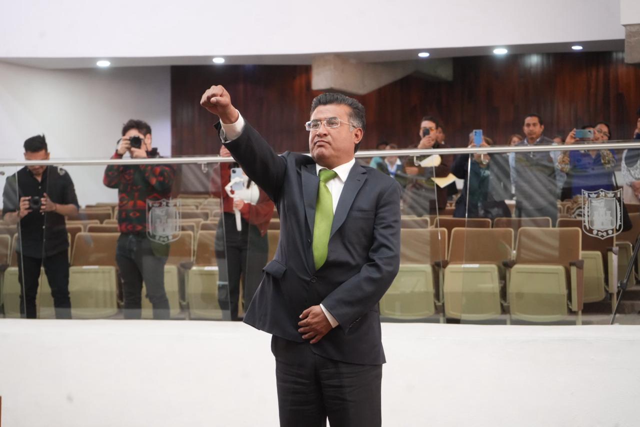 Congreso toma protesta a Magistrado representante de trabajadores de los poderes públicos, municipios o ayuntamientos del TCyA